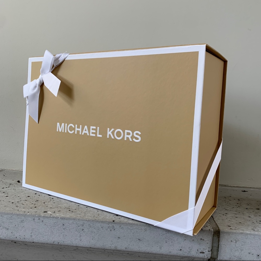 🎁 Michael Kors Gift Box Hard Case (M) 🎁